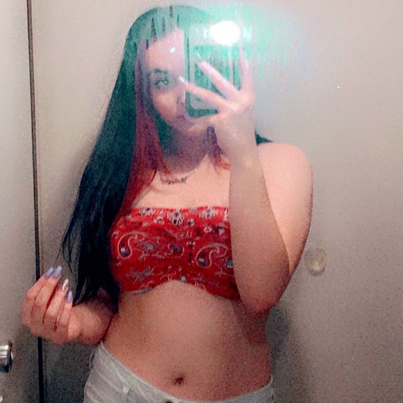 Meet your Posher, Chrissy - Picture 1 of 1